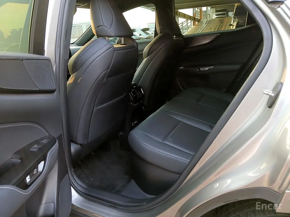 Фото 14 - Lexus NX