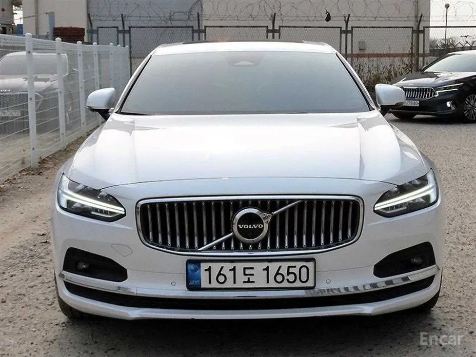 Фото 1 - Volvo S90