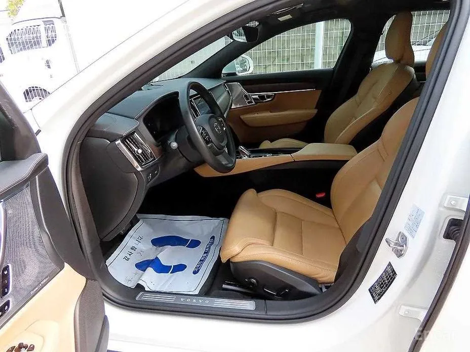 Фото 10 - Volvo S90