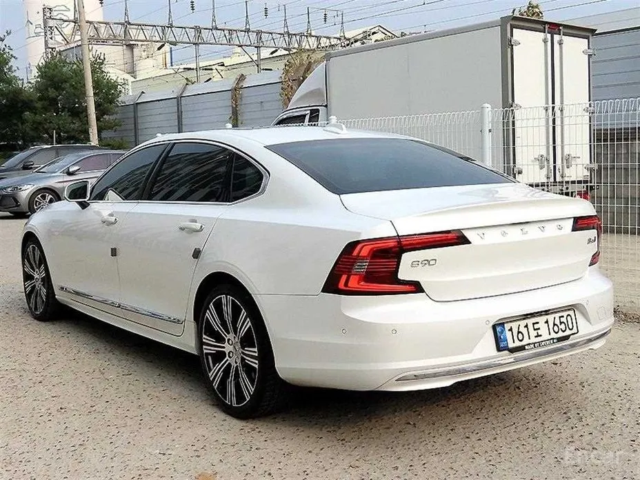 Фото 2 - Volvo S90