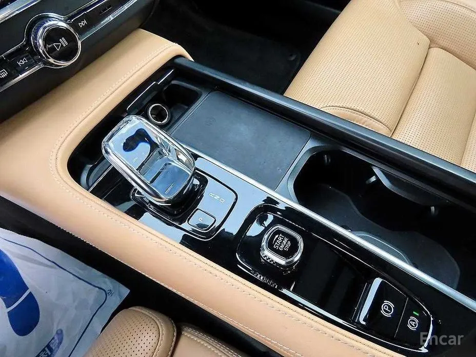 Фото 9 - Volvo S90