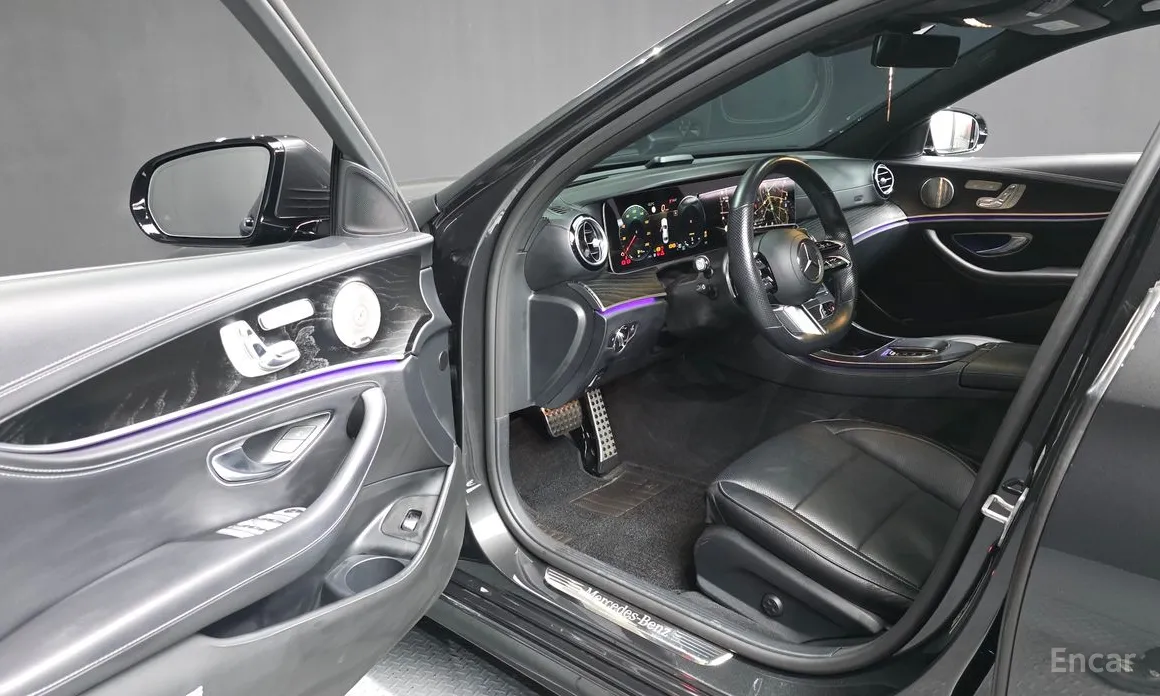 Фото 10 - Mercedes-Benz E-Class