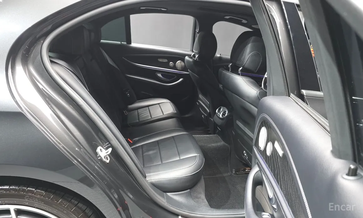 Фото 12 - Mercedes-Benz E-Class