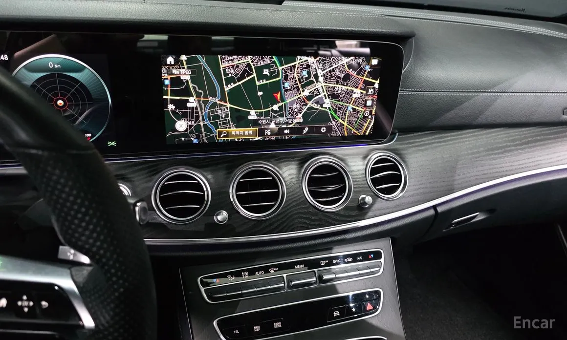 Фото 14 - Mercedes-Benz E-Class