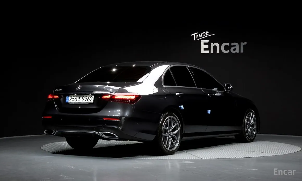 Фото 2 - Mercedes-Benz E-Class