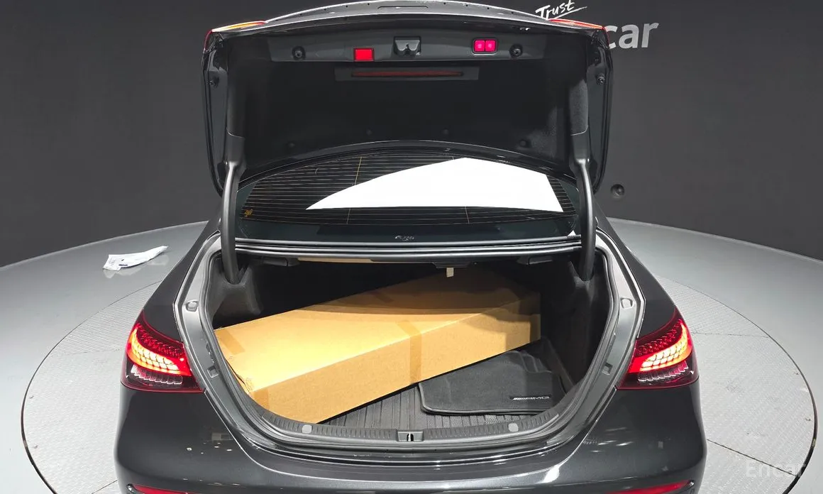 Фото 20 - Mercedes-Benz E-Class