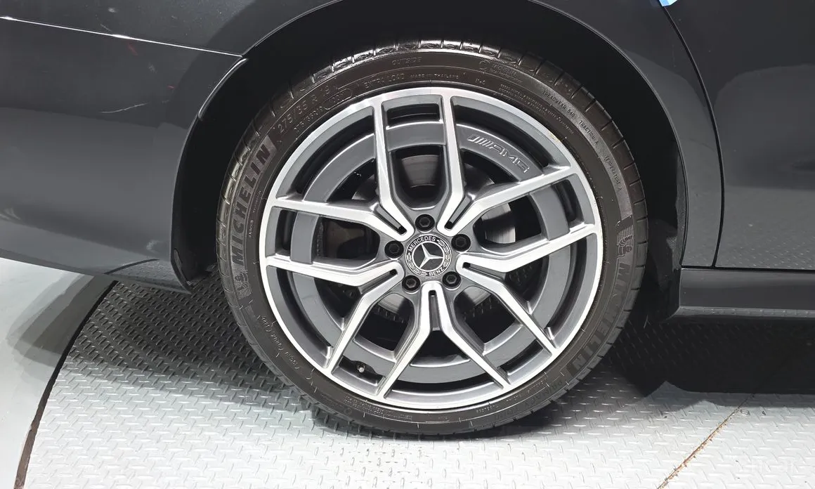 Фото 5 - Mercedes-Benz E-Class