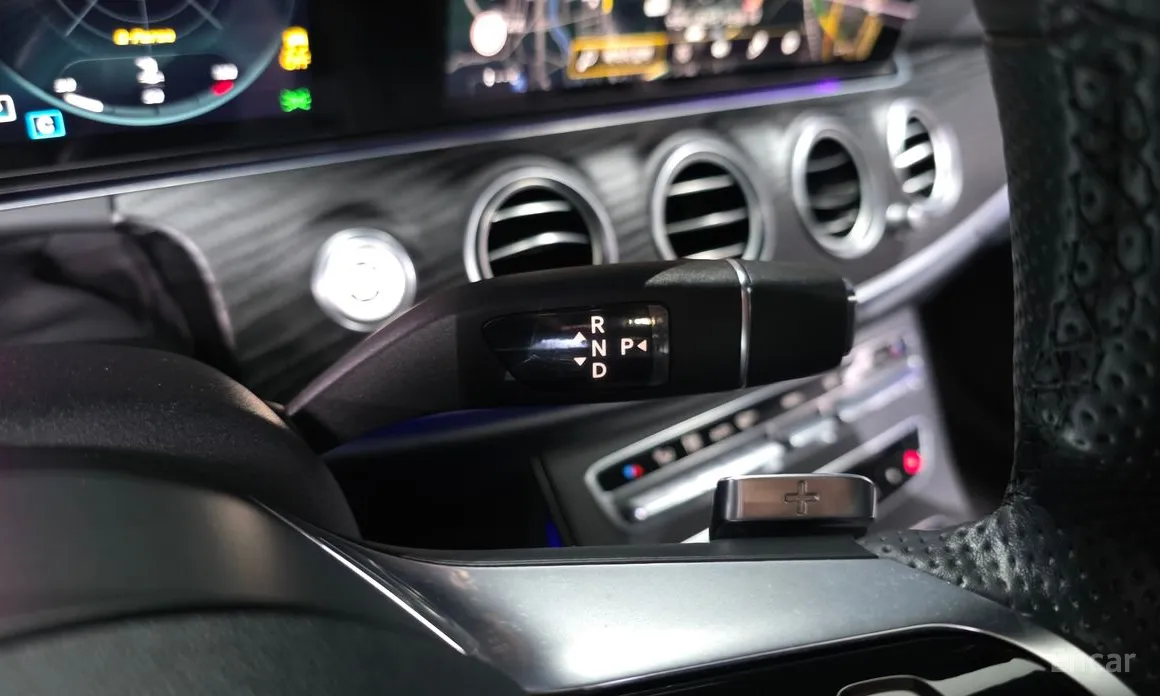 Фото 9 - Mercedes-Benz E-Class