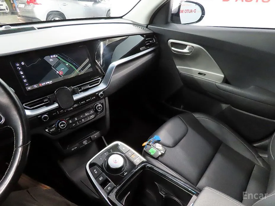 Фото 13 - Kia Niro