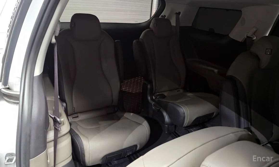 Фото 13 - Kia Carnival