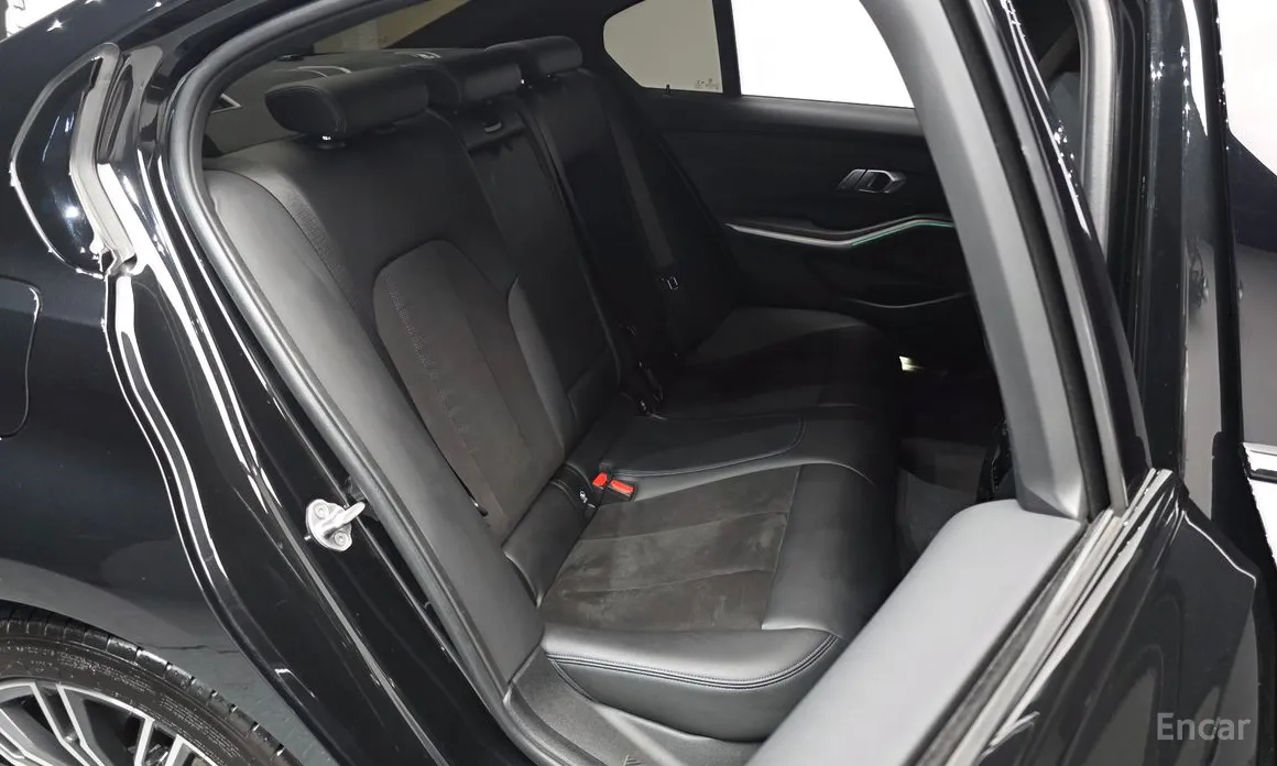 Photo 12 - BMW 3 Series