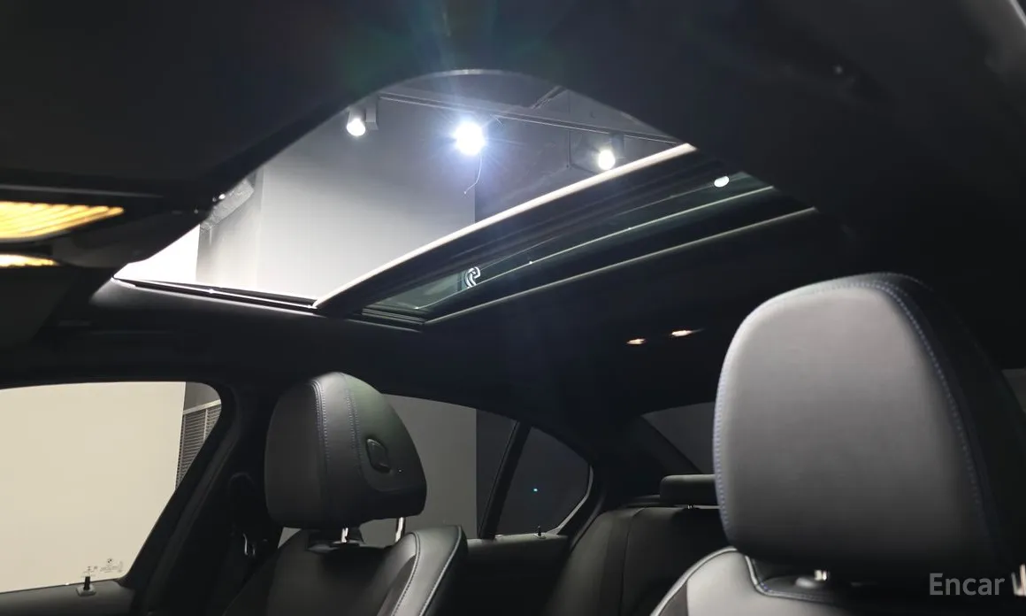 Photo 16 - BMW 3 Series