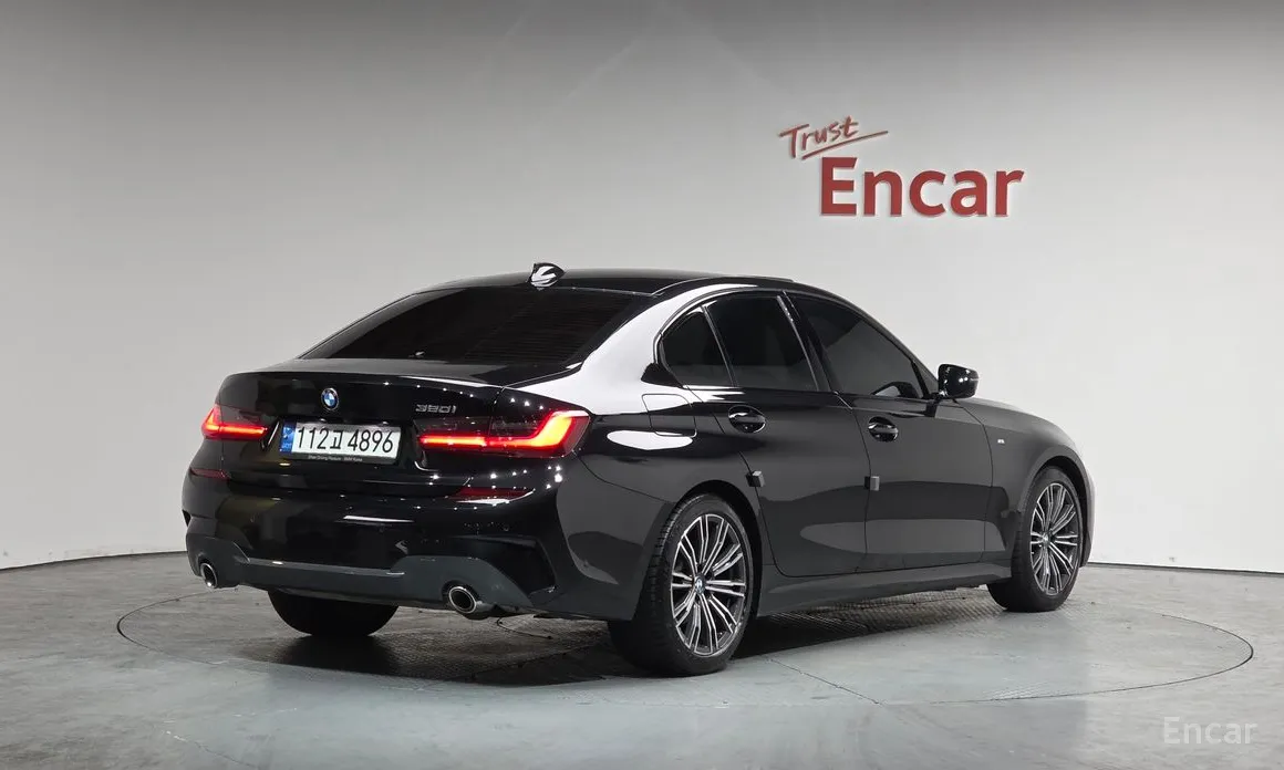 Photo 2 - BMW 3 Series