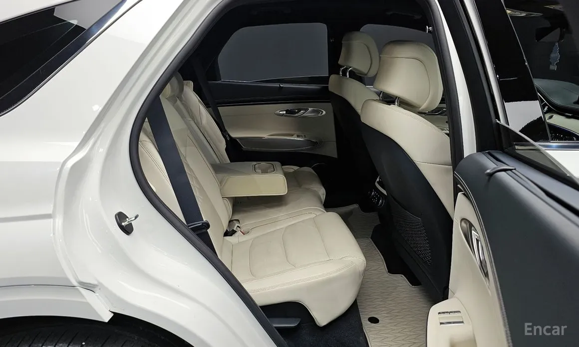 Фото 12 - Genesis GV70