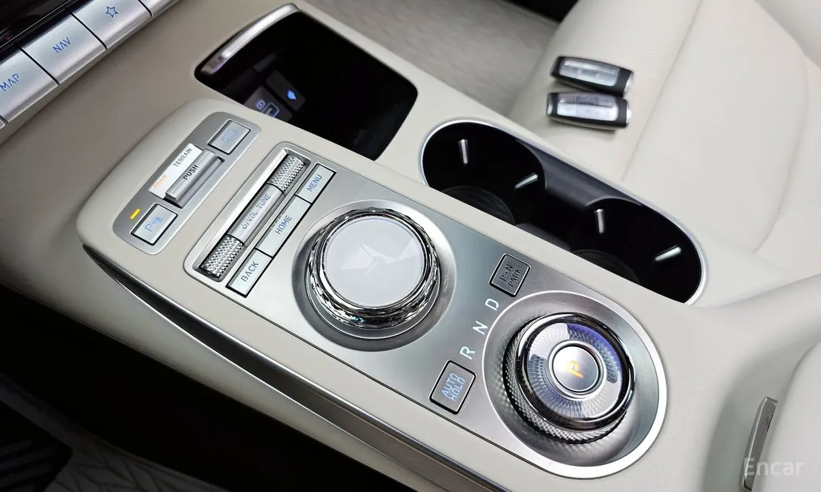 Фото 9 - Genesis GV70