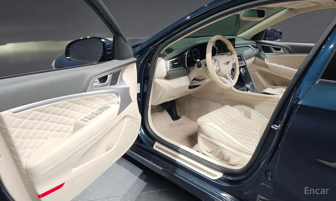 Фото 10 - Genesis G70