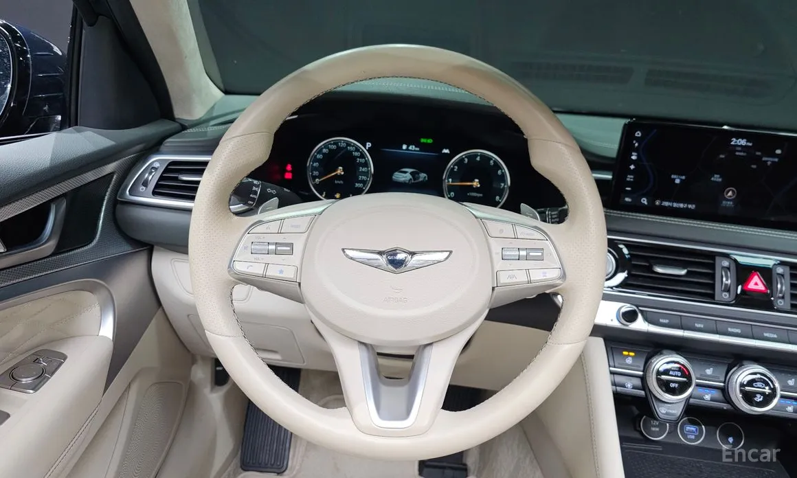 Фото 13 - Genesis G70