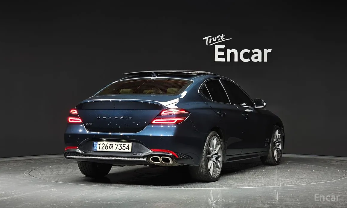 Фото 2 - Genesis G70