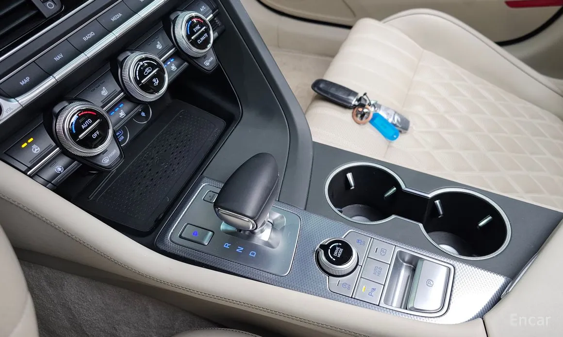 Фото 9 - Genesis G70