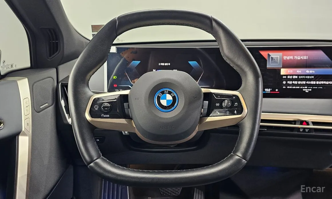 Фото 13 - BMW iX