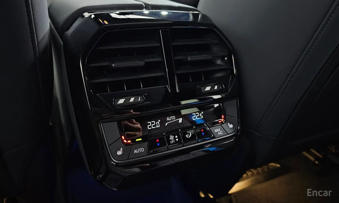 Фото 18 - BMW iX