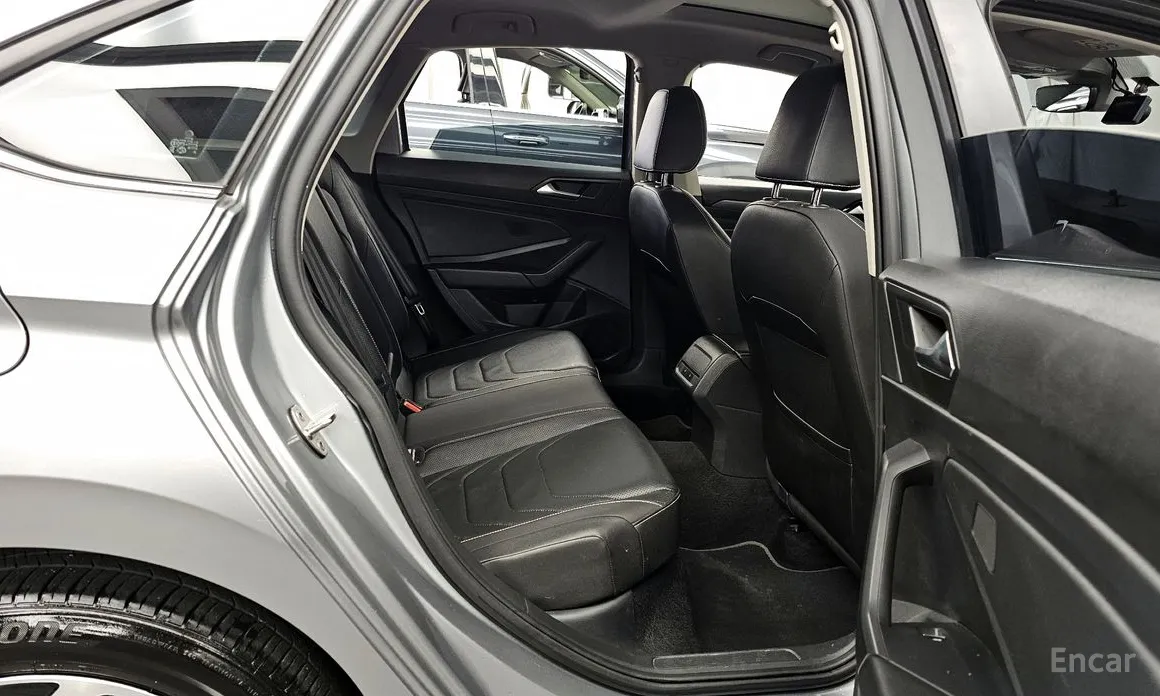 Photo 12 - Volkswagen Jetta