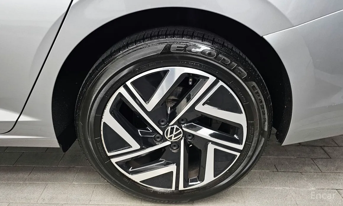 Photo 5 - Volkswagen Jetta