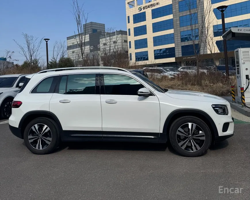 Mercedes-Benz GLB-Class 2020 GLB220