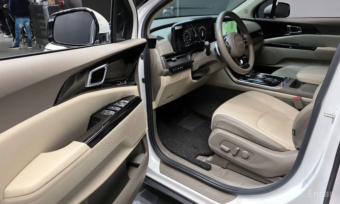 Фото 11 - Kia Carnival