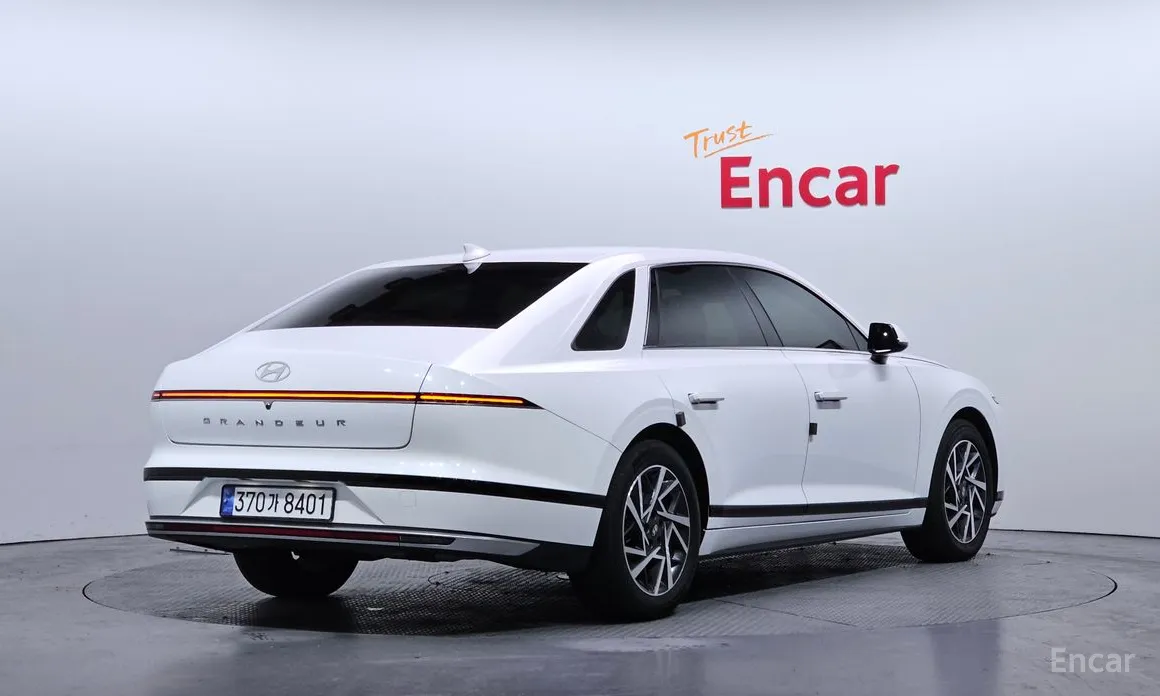Фото 2 - Hyundai Grandeur