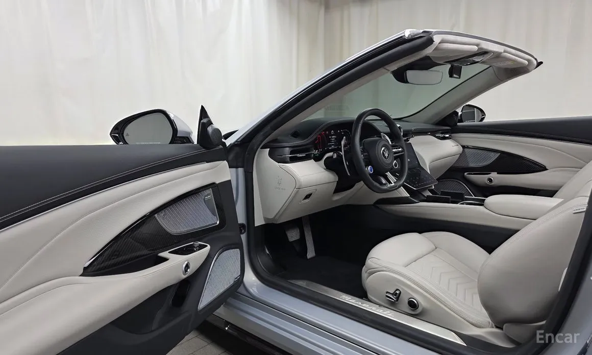 Photo 10 - Maserati GranCabrio