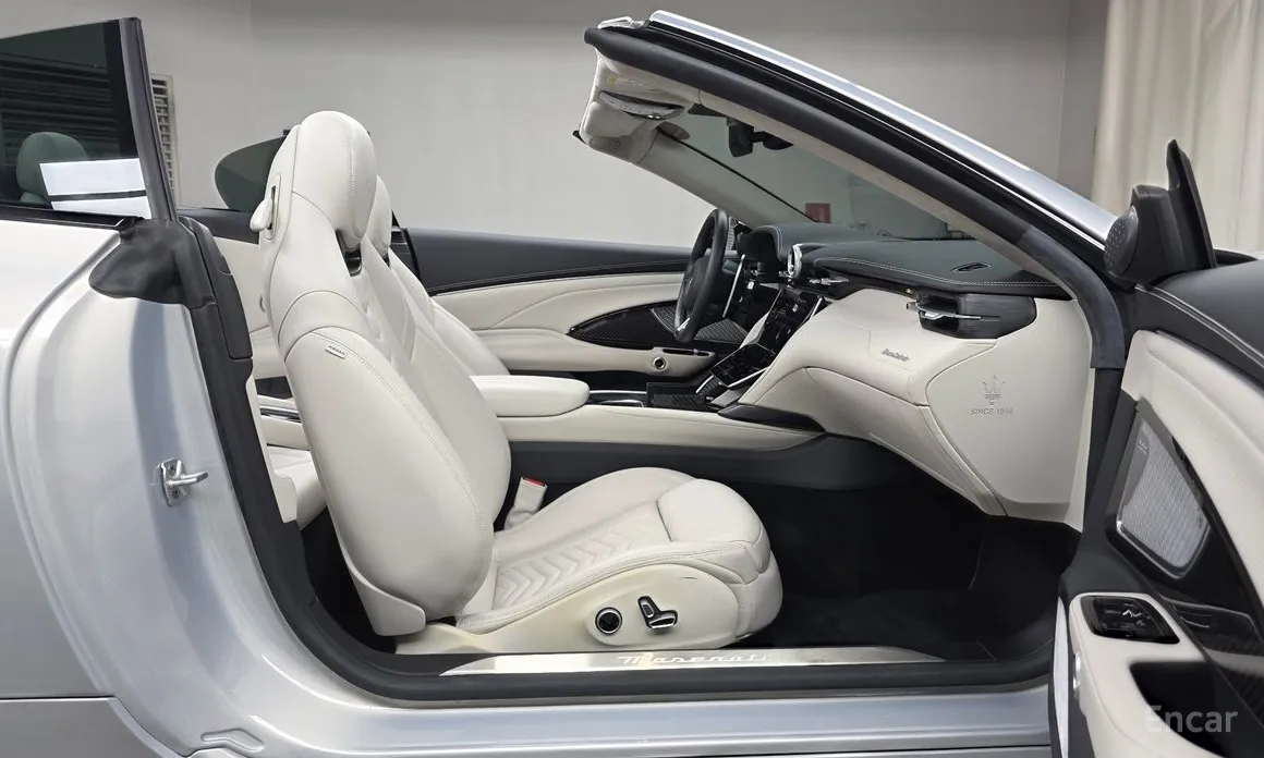 Photo 11 - Maserati GranCabrio