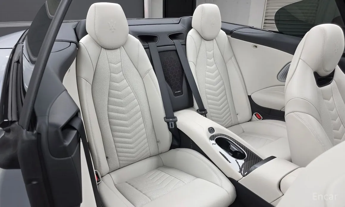 Photo 12 - Maserati GranCabrio