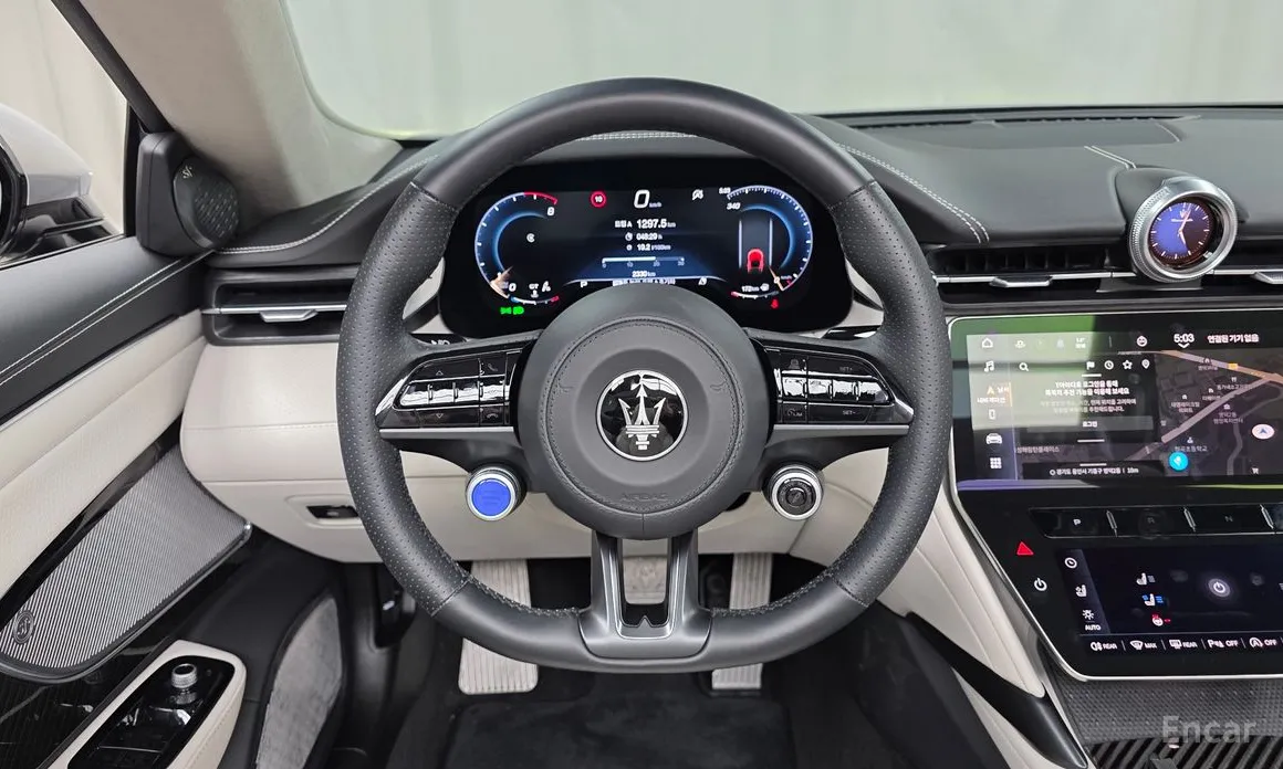 Photo 13 - Maserati GranCabrio