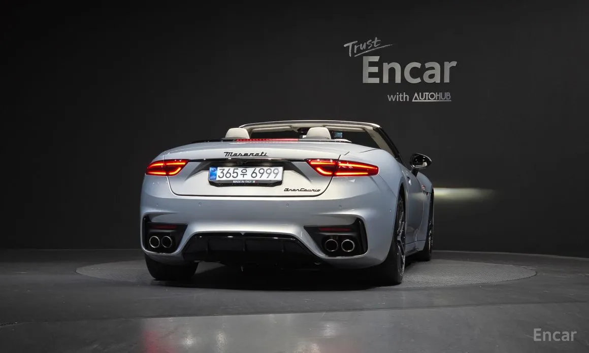 Photo 4 - Maserati GranCabrio