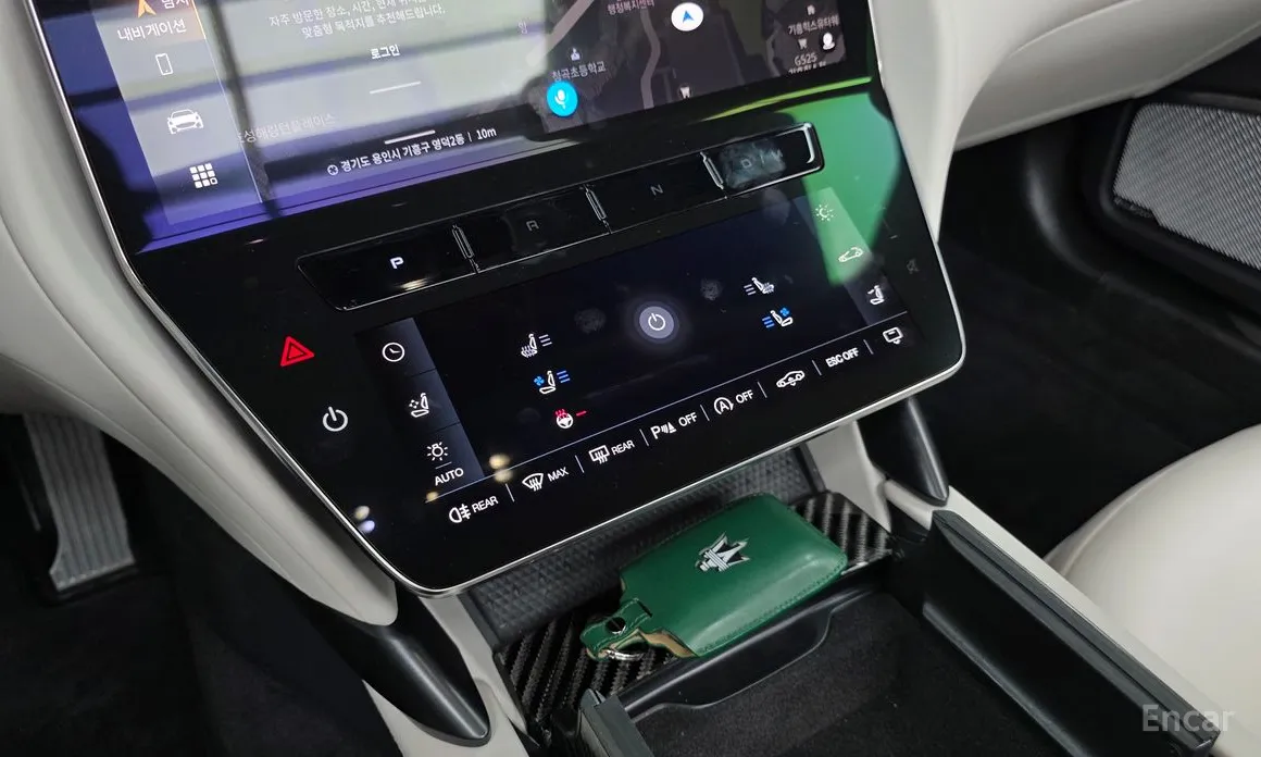 Photo 9 - Maserati GranCabrio