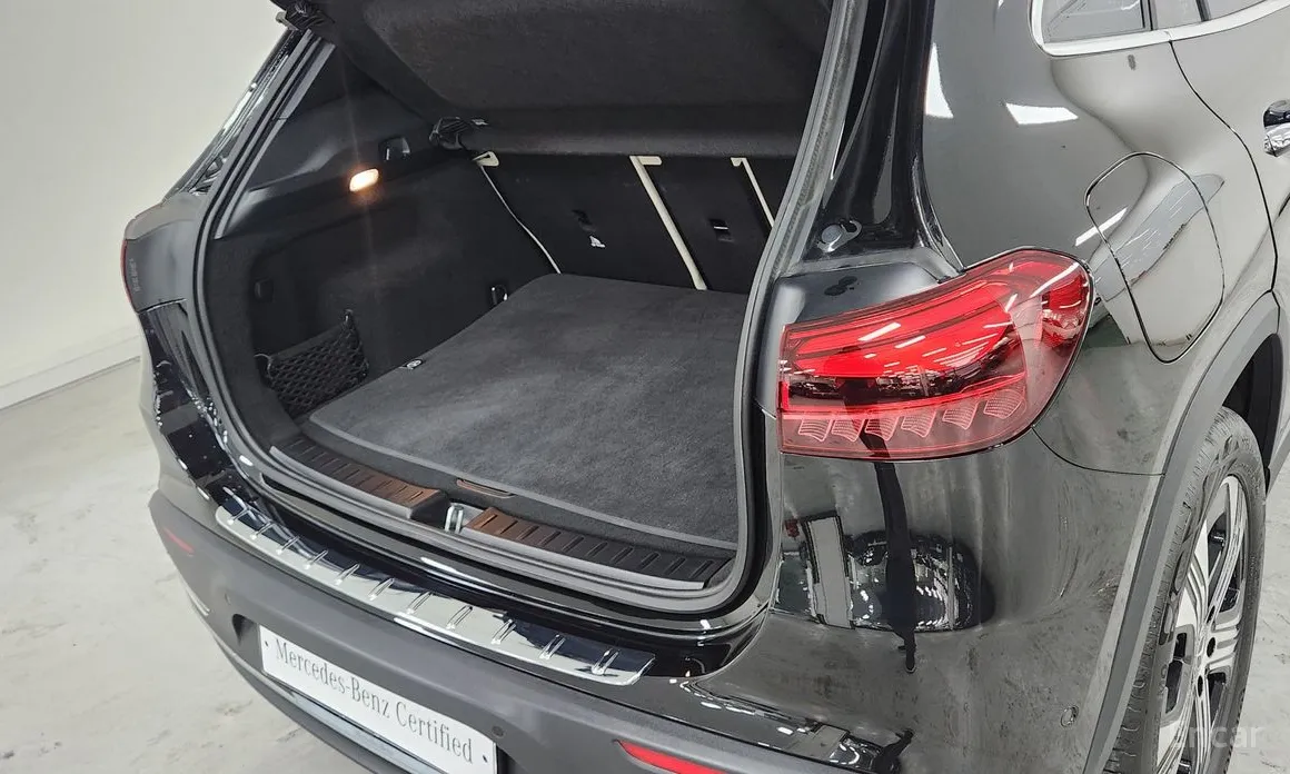 Photo 11 - Mercedes-Benz EQA