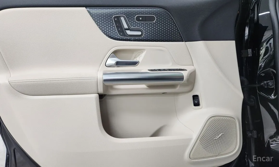 Photo 15 - Mercedes-Benz EQA