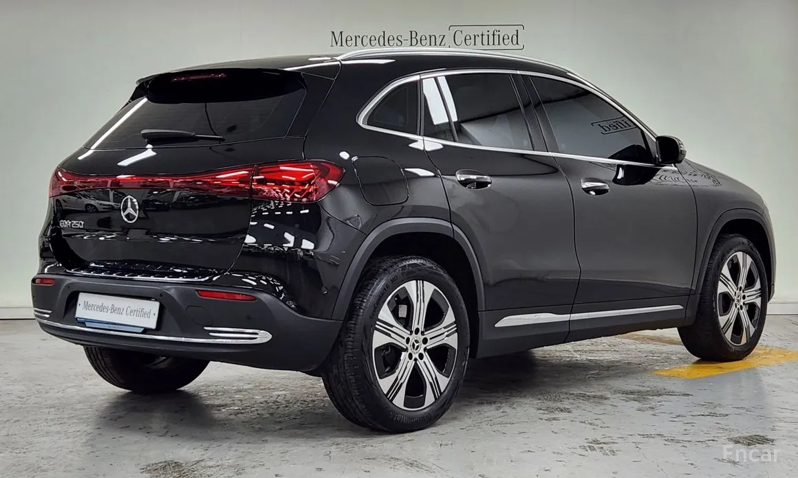 Photo 2 - Mercedes-Benz EQA