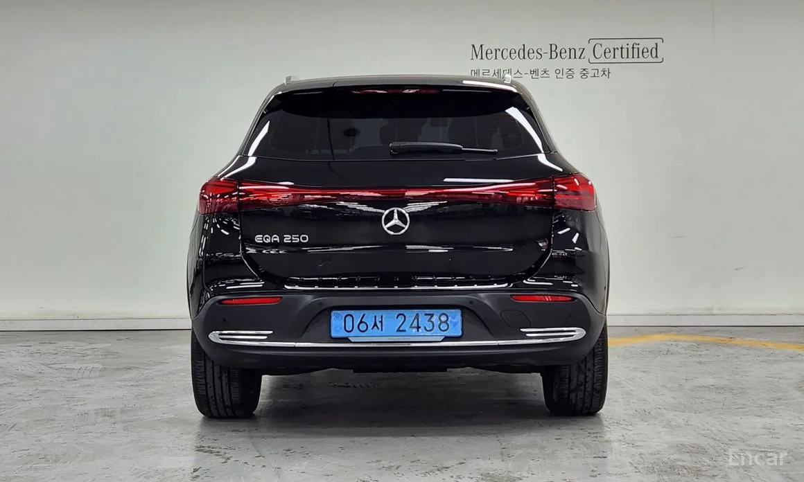 Photo 4 - Mercedes-Benz EQA