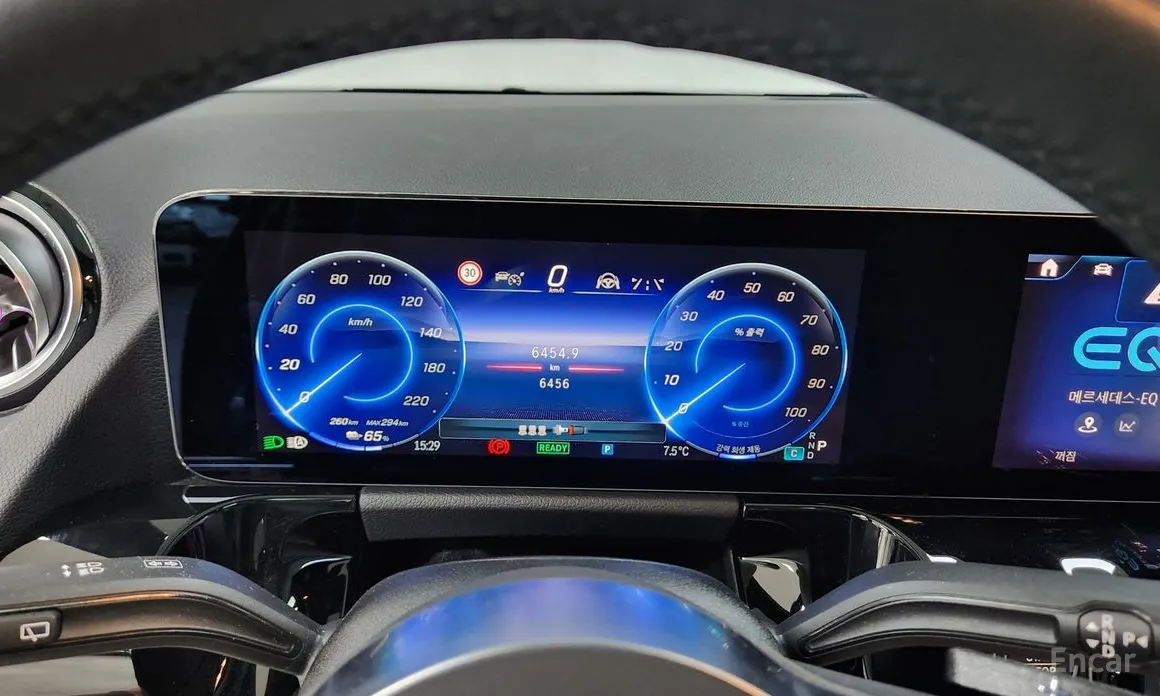 Photo 8 - Mercedes-Benz EQA