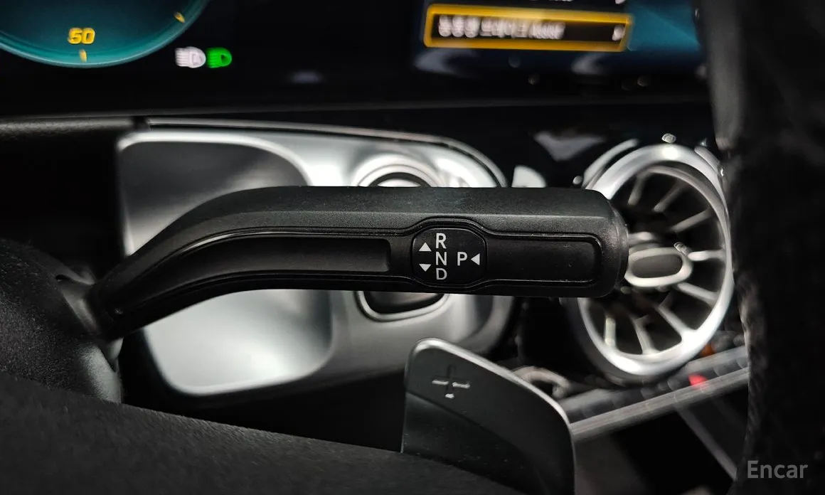 Фото 9 - Mercedes-Benz EQB