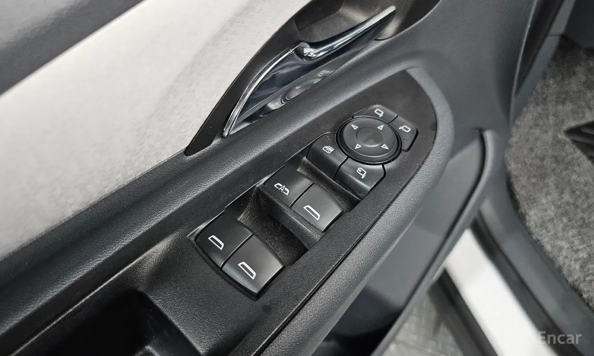 Photo 12 - Chevrolet Bolt EV