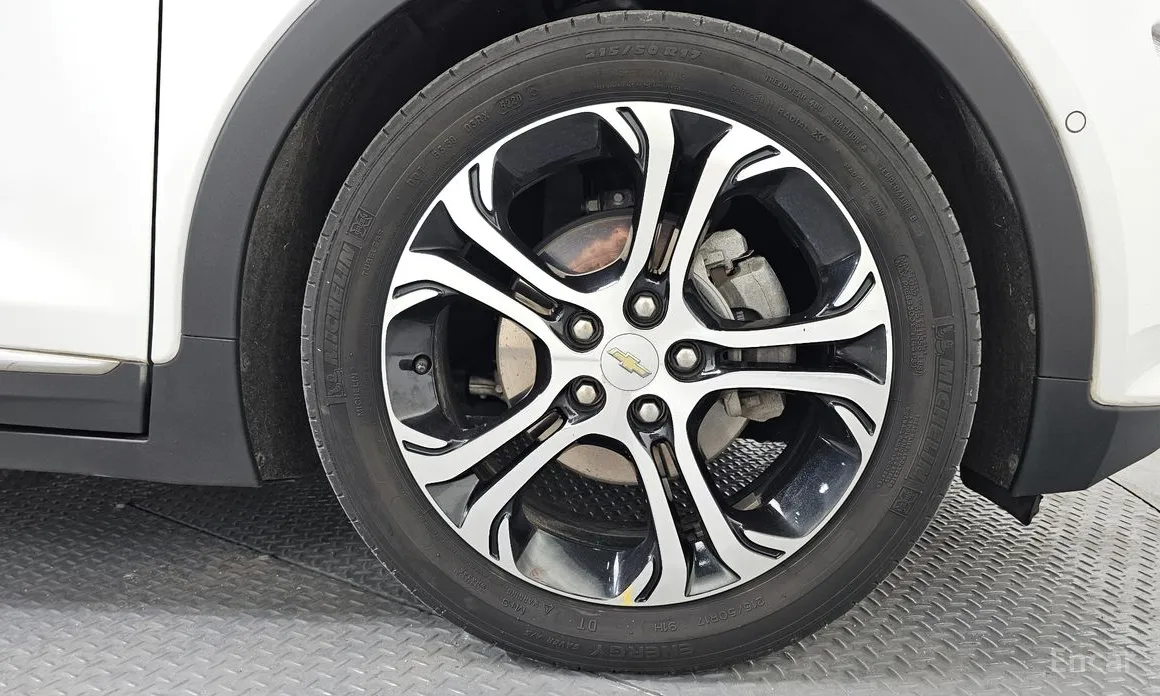 Photo 5 - Chevrolet Bolt EV