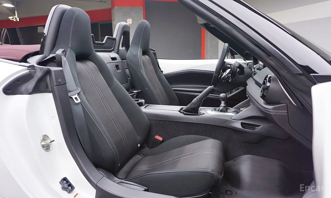 Фото 10 - Mazda MX-5 Miata