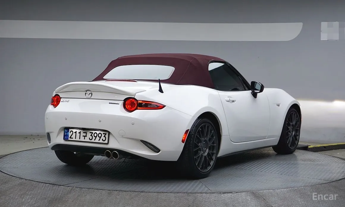 Фото 2 - Mazda MX-5 Miata