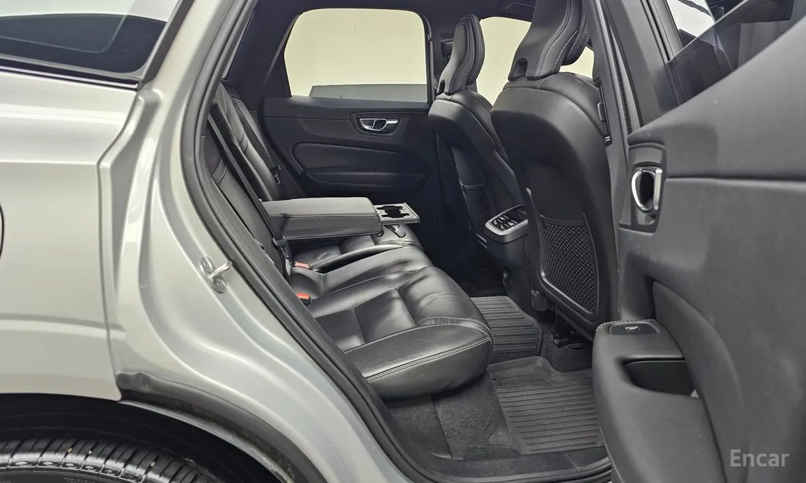 Фото 12 - Volvo XC60