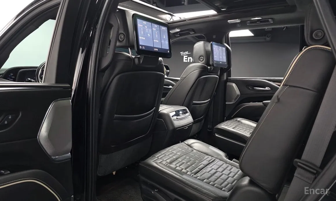 Фото 12 - Cadillac Escalade