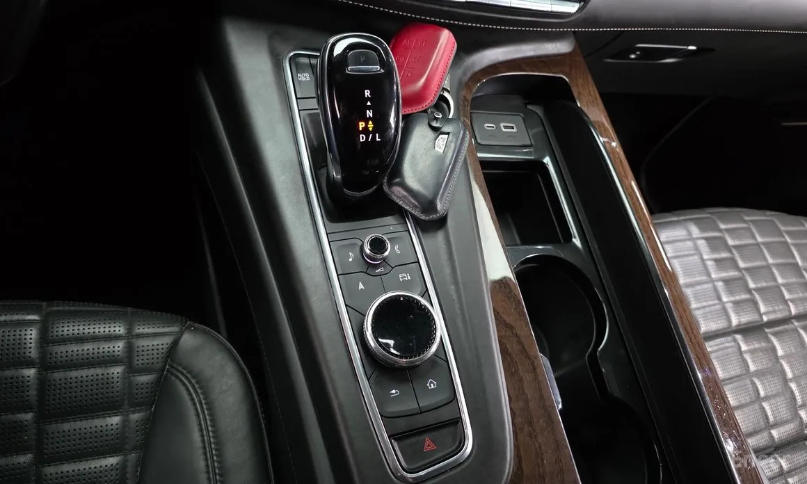 Фото 9 - Cadillac Escalade