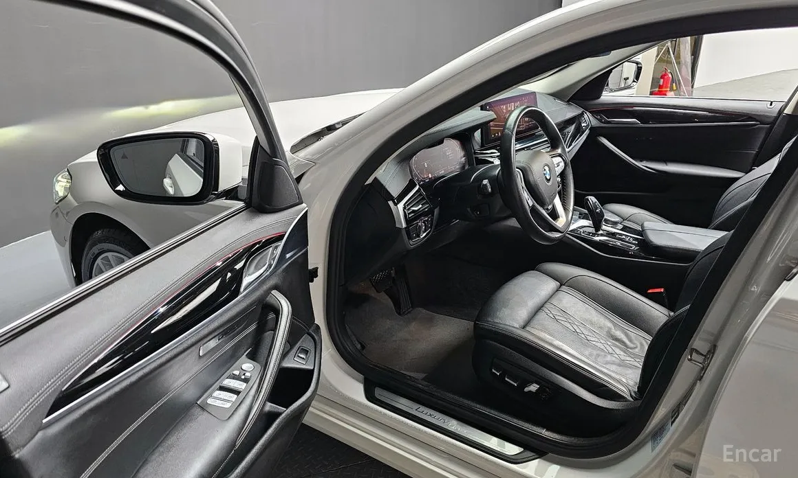 Photo 10 - BMW 5 Series